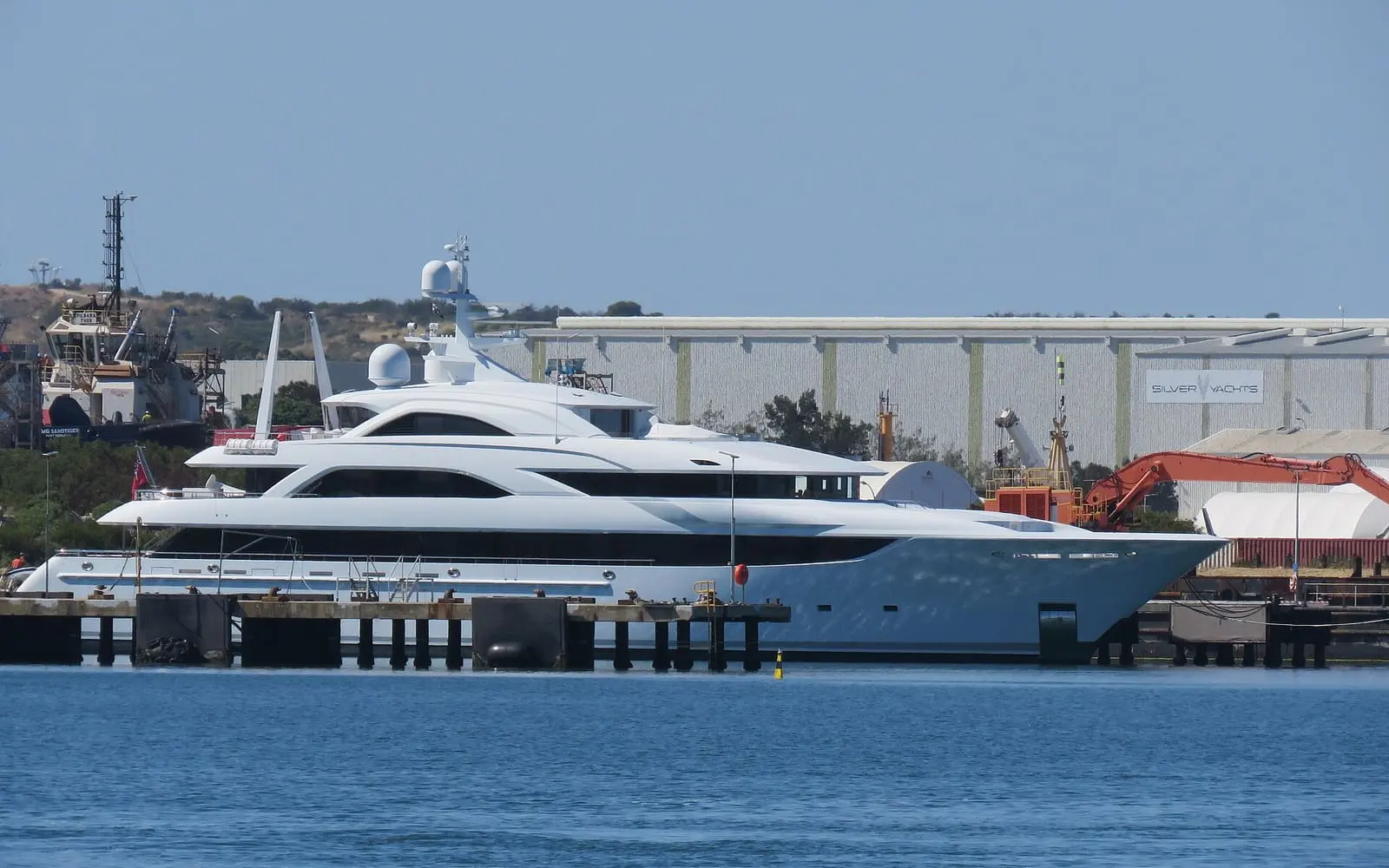 Hatteras GT65 exterior view 1