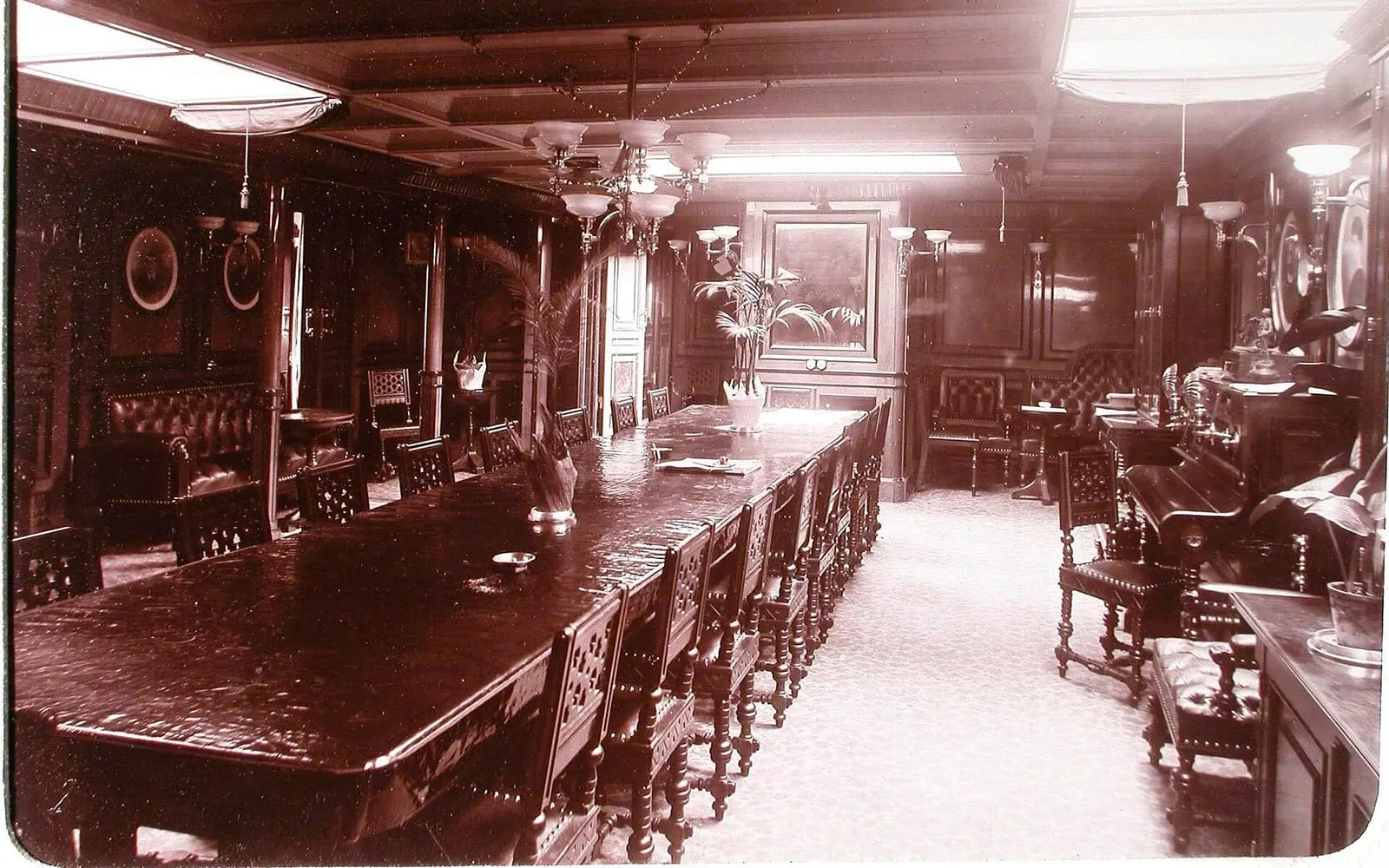 Riva 88 Folgore interior view 1